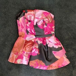 Cameo strapless abstract floral bustier. NWT